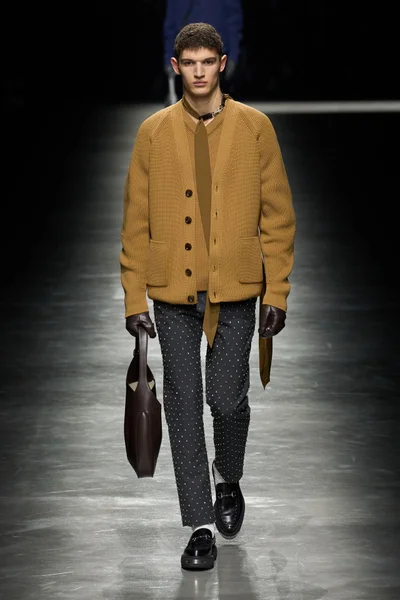 Look 30